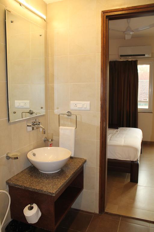 วีระ สตรันด์ พาร์ค เซอรวิซ อพาร์ตเมนต์ Apartment กาลังกูติ ภายนอก รูปภาพ