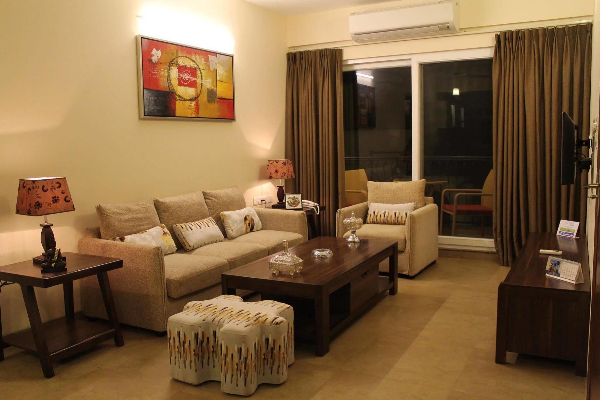 วีระ สตรันด์ พาร์ค เซอรวิซ อพาร์ตเมนต์ Apartment กาลังกูติ ภายนอก รูปภาพ