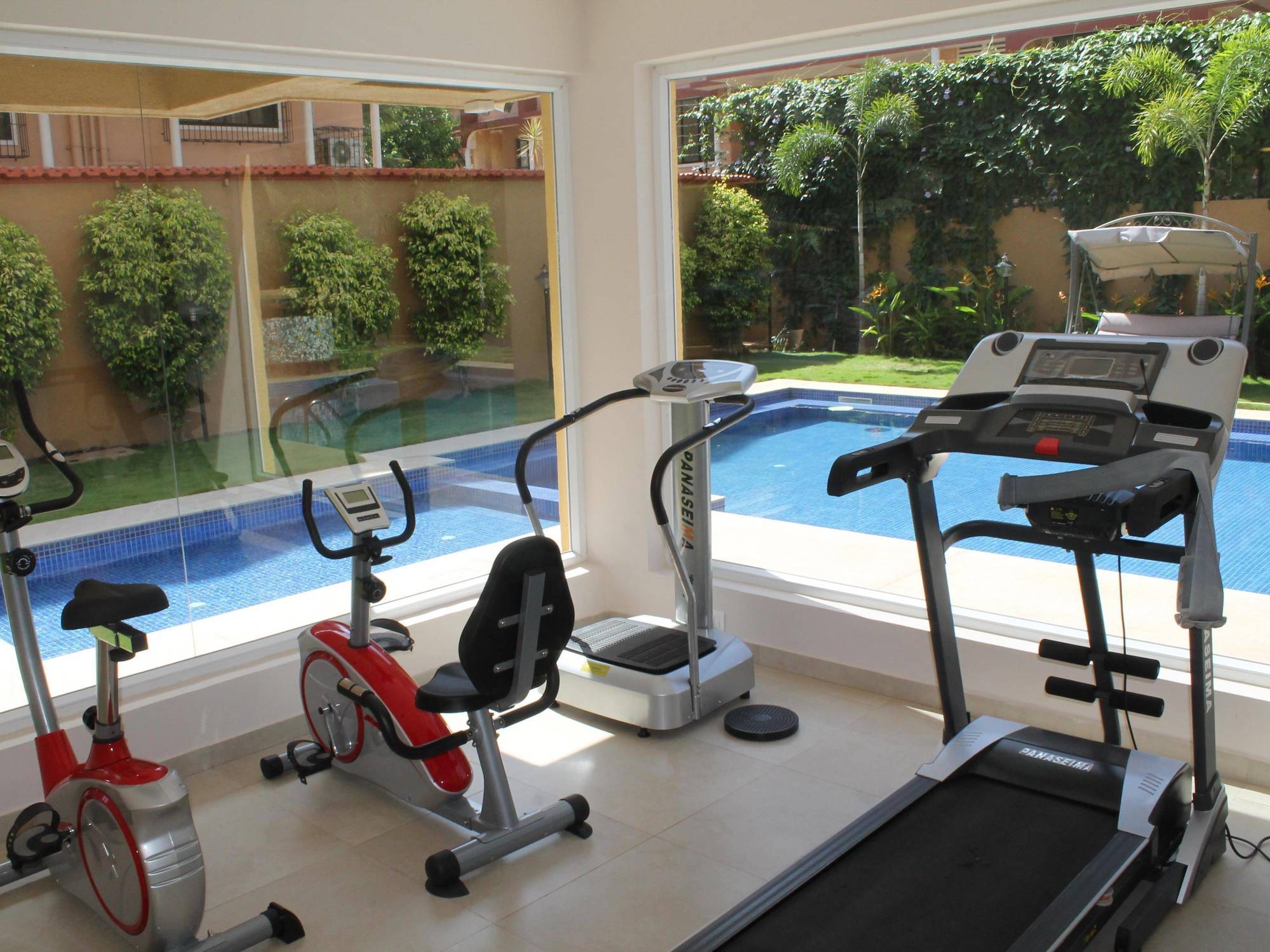 วีระ สตรันด์ พาร์ค เซอรวิซ อพาร์ตเมนต์ Apartment กาลังกูติ ภายนอก รูปภาพ