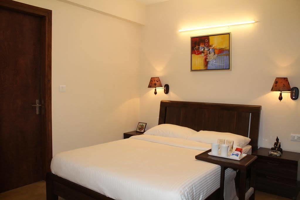 วีระ สตรันด์ พาร์ค เซอรวิซ อพาร์ตเมนต์ Apartment กาลังกูติ ภายนอก รูปภาพ